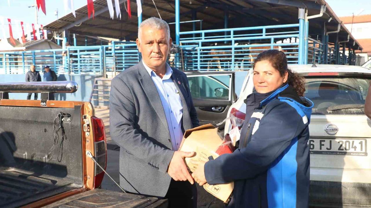 Muğla'da Hayvan Üreticilerine Mineral Blok Taşı Desteği