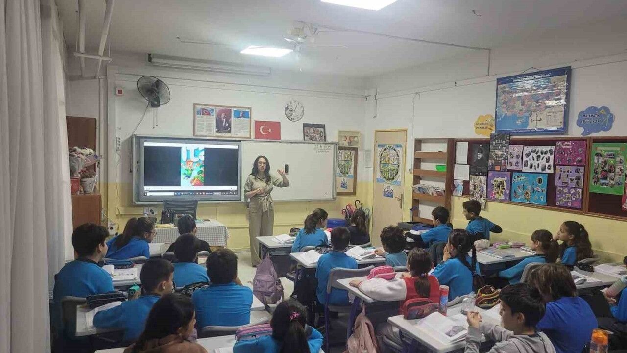 Muğla'da Öğrencilere Temel Beslenme Eğitimi Veriliyor