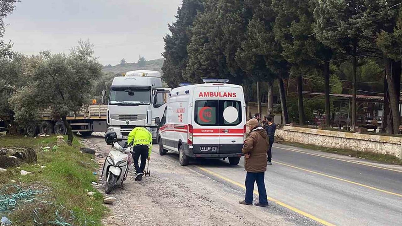 Muğla'da TIR Altında Kalan Sürücü Hastaneye Kaldırıldı