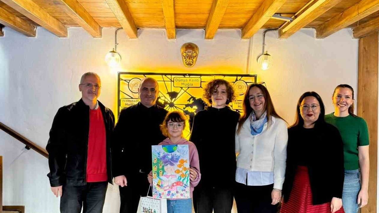 Muğla'dan Barış Temalı Sanat: Elif Kayra Taşkaya'nın Ödülü