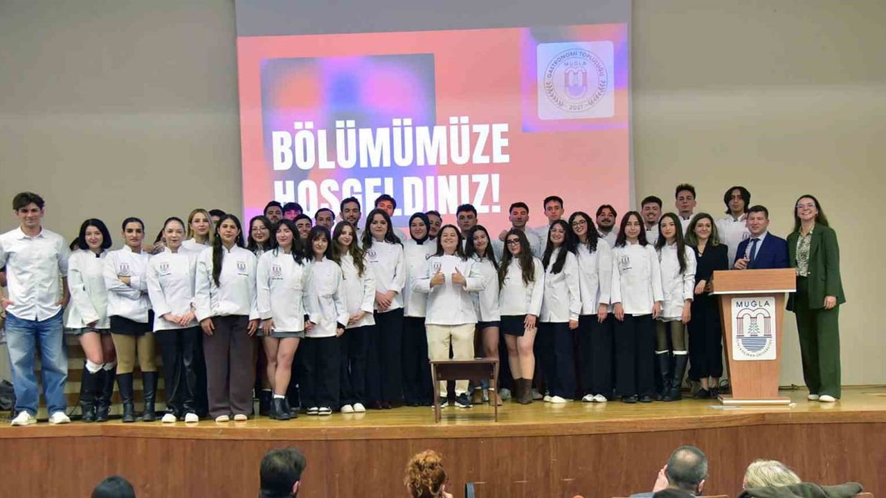Muğla Sıtkı Koçman Üniversitesi Gastronomi Öğrencilerine Aşçı Ceketi Giydirdi