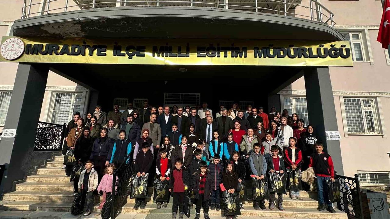 Muradiye'de 2. Kitap Okuma Yarışması Ödül Töreni