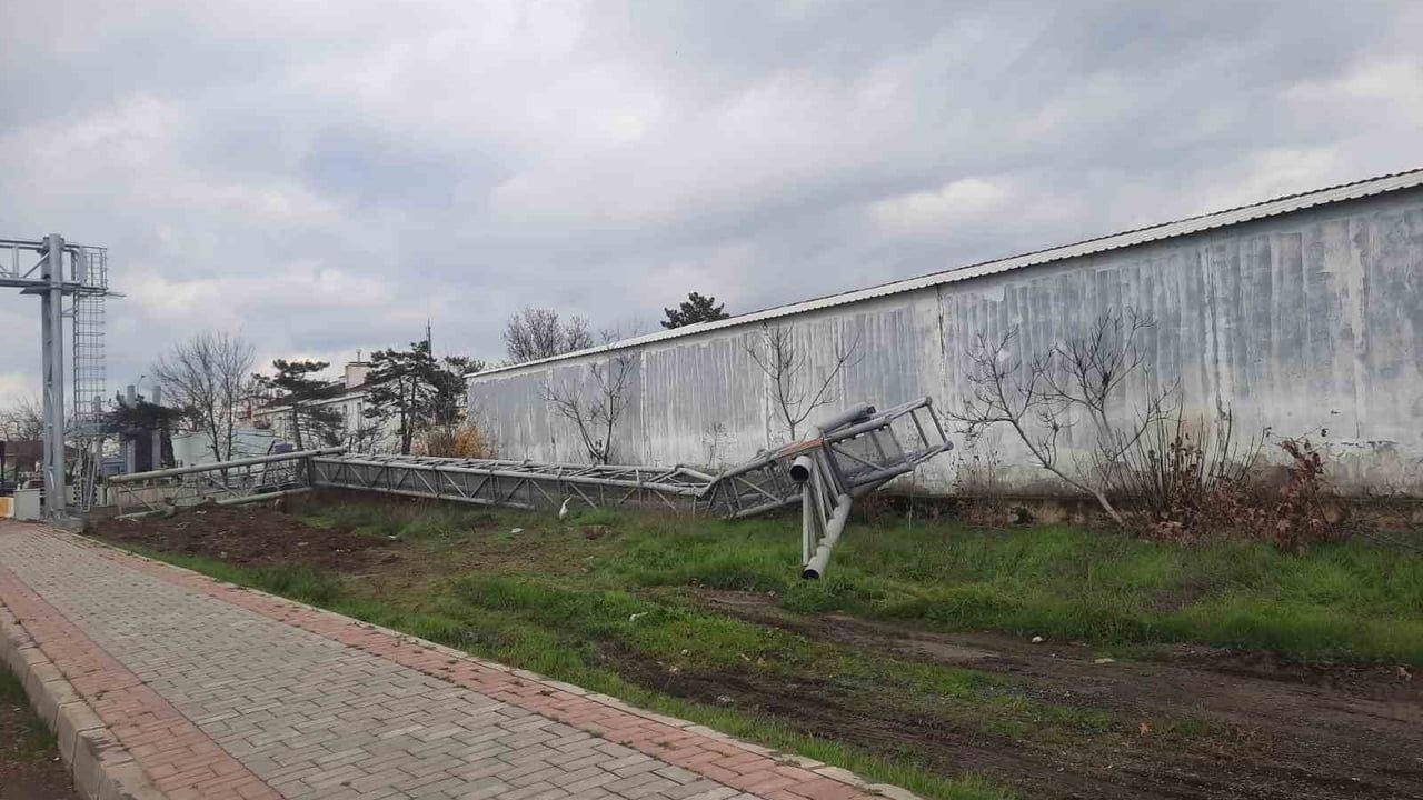 Muratlı'da Otoyol Plaka Tanıma Sistemi Direği Yenilendi