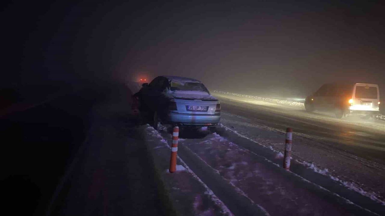 Muş-Bitlis Karayolunda Buzlanma ve Sis Kazaya Yol Açtı