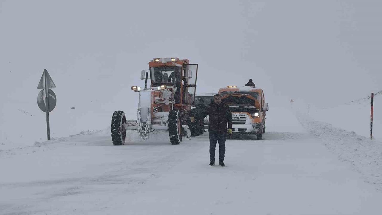 Muş-Kulp Karayolu Tır ve Çekici Trafiğine Kapandı