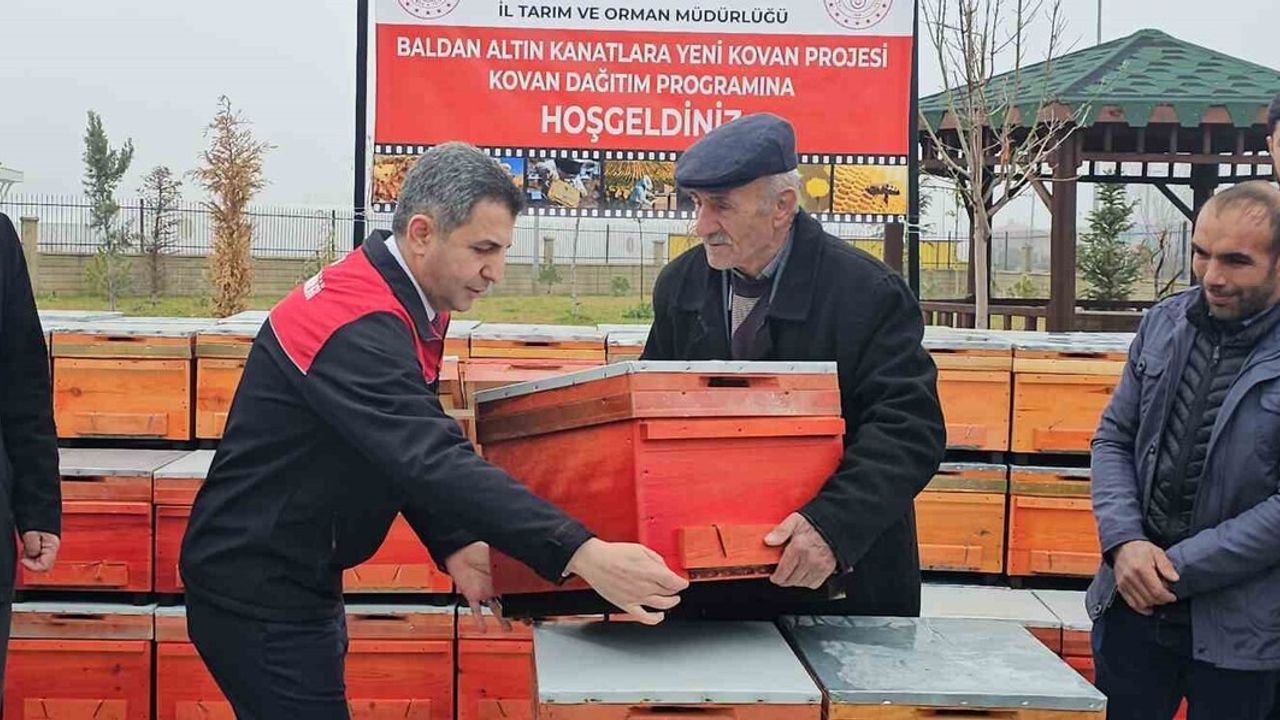 Muş'ta Arı Kovanı Dağıtım Programı Başarıyla Gerçekleşti