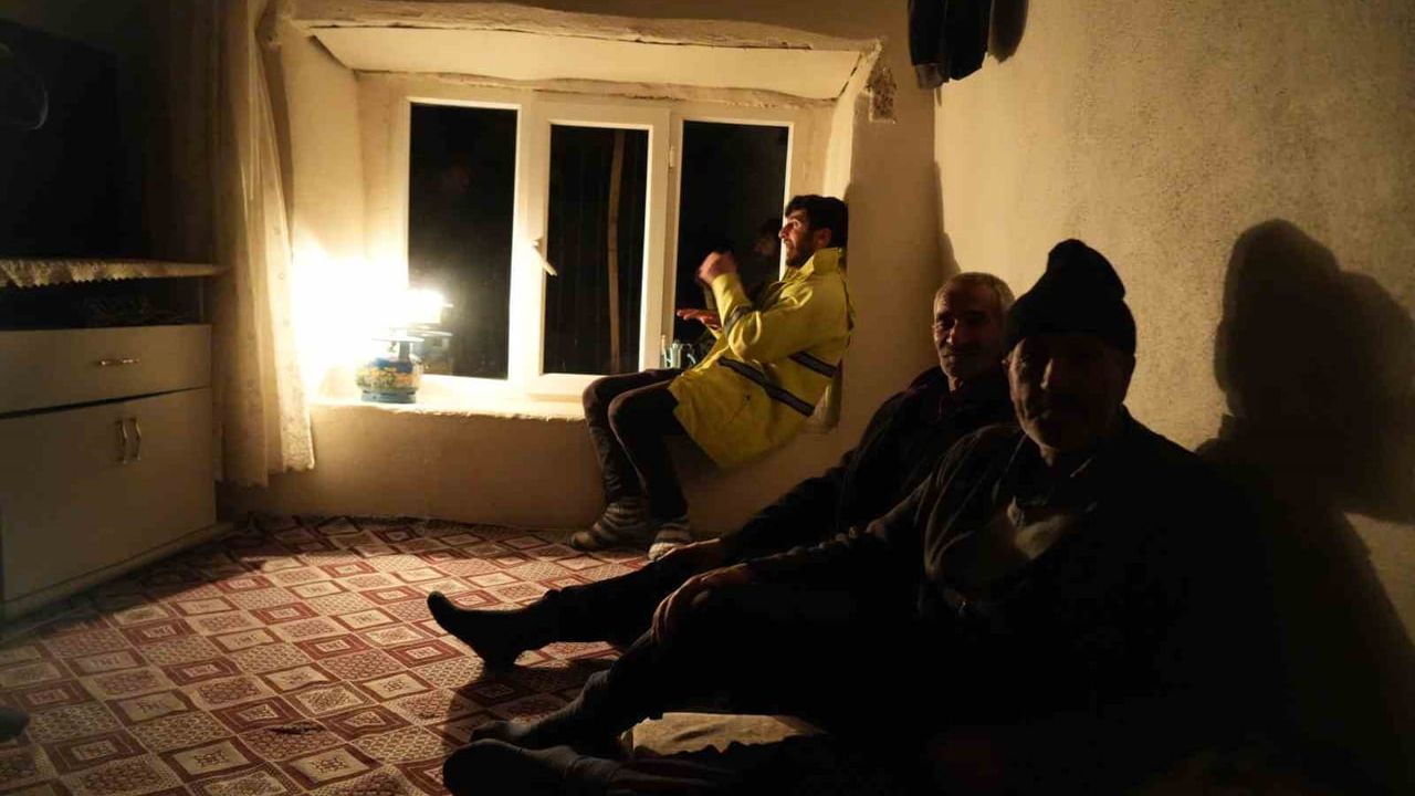 Muş'ta Kış Koşulları Elektrik Kesintilerine Yol Açtı