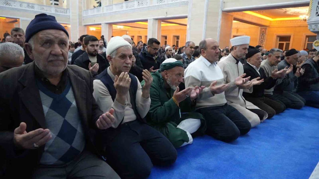 Muş'ta Regaip Kandili Coşkuyla Kutlandı