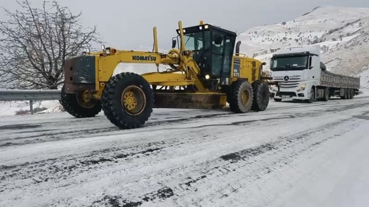 Muş'ta Yoğun Kar Etkisi: 20 Araç Kurtarıldı