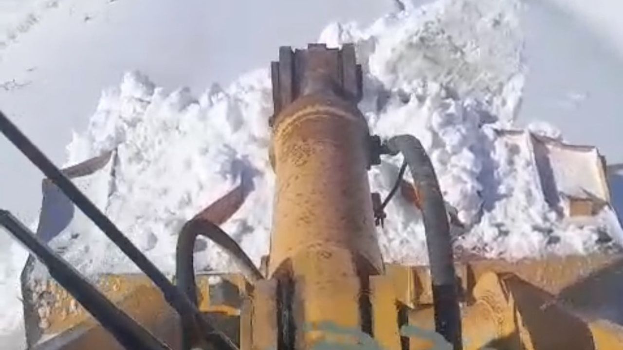 Muş'ta Yoğun Kar Yağışı: 333 Köy Yolu Kapandı