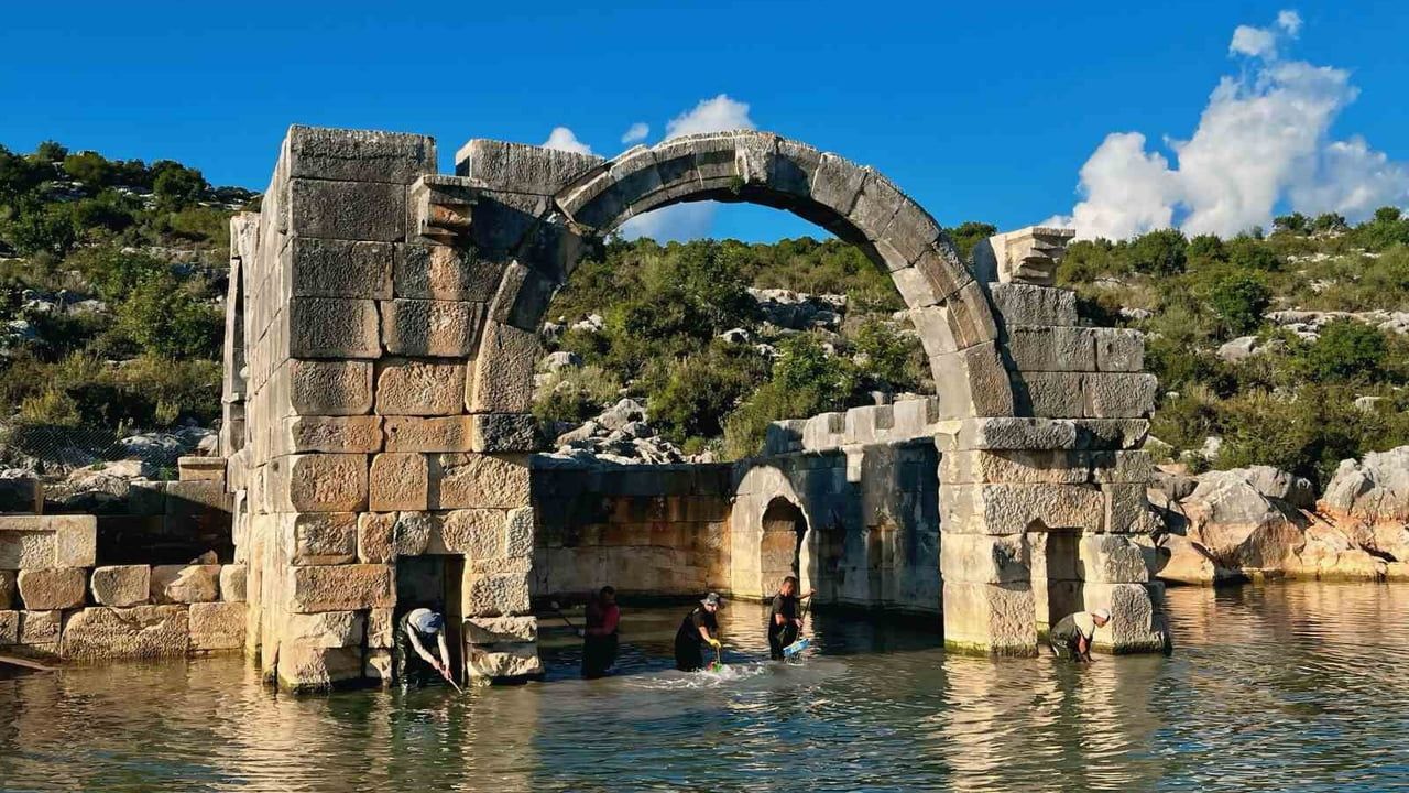 Myra Antik Kenti'nde 1850 Yıllık Termal Havuz Gün Yüzüne Çıkıyor