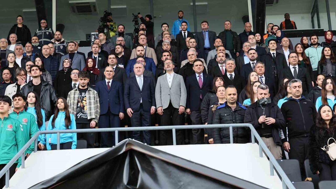 Nazım Yavuz Stadyumu Açıldı: Soma Futbol İçin Yeni Bir Merkez Oluyor