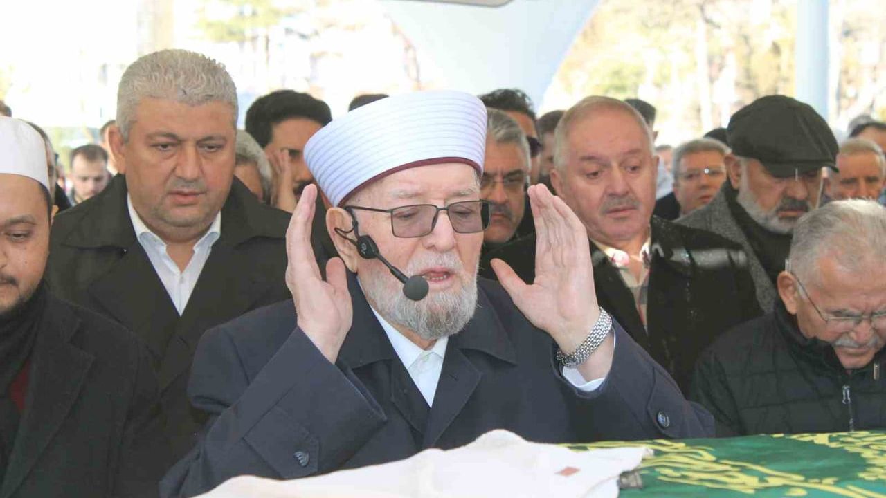 Necmettin Nursaçan'ın Acı Günü: Eşi Pakize Nursaçan Hayatını Kaybetti