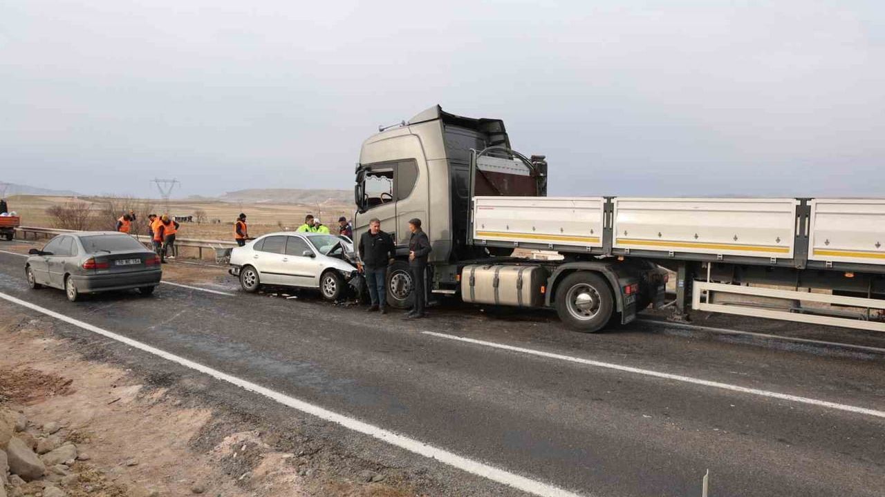 Nevşehir'de Kafa Kafaya Kaza: 1 Ölü, 4 Yaralı