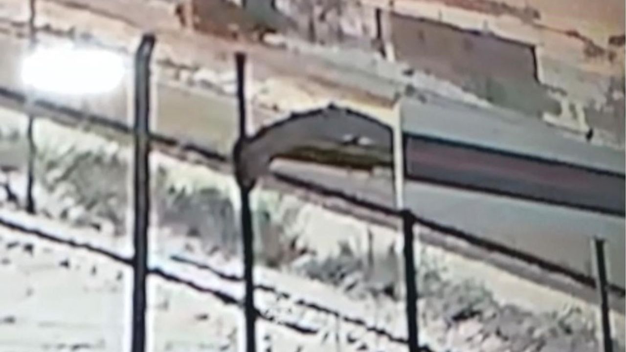 Nevşehir'de Kaygan Yolda Tır Devrildi