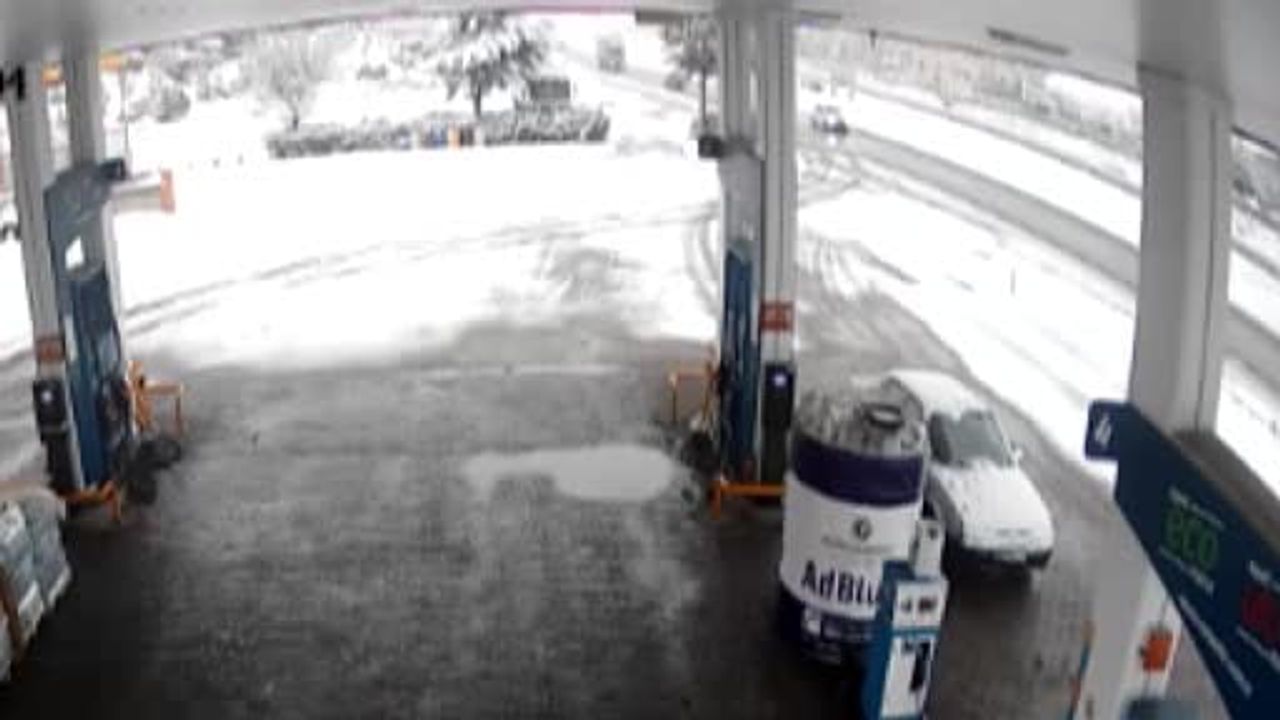 Nevşehir'de Kontrolden Çıkan Araç Takla Attı