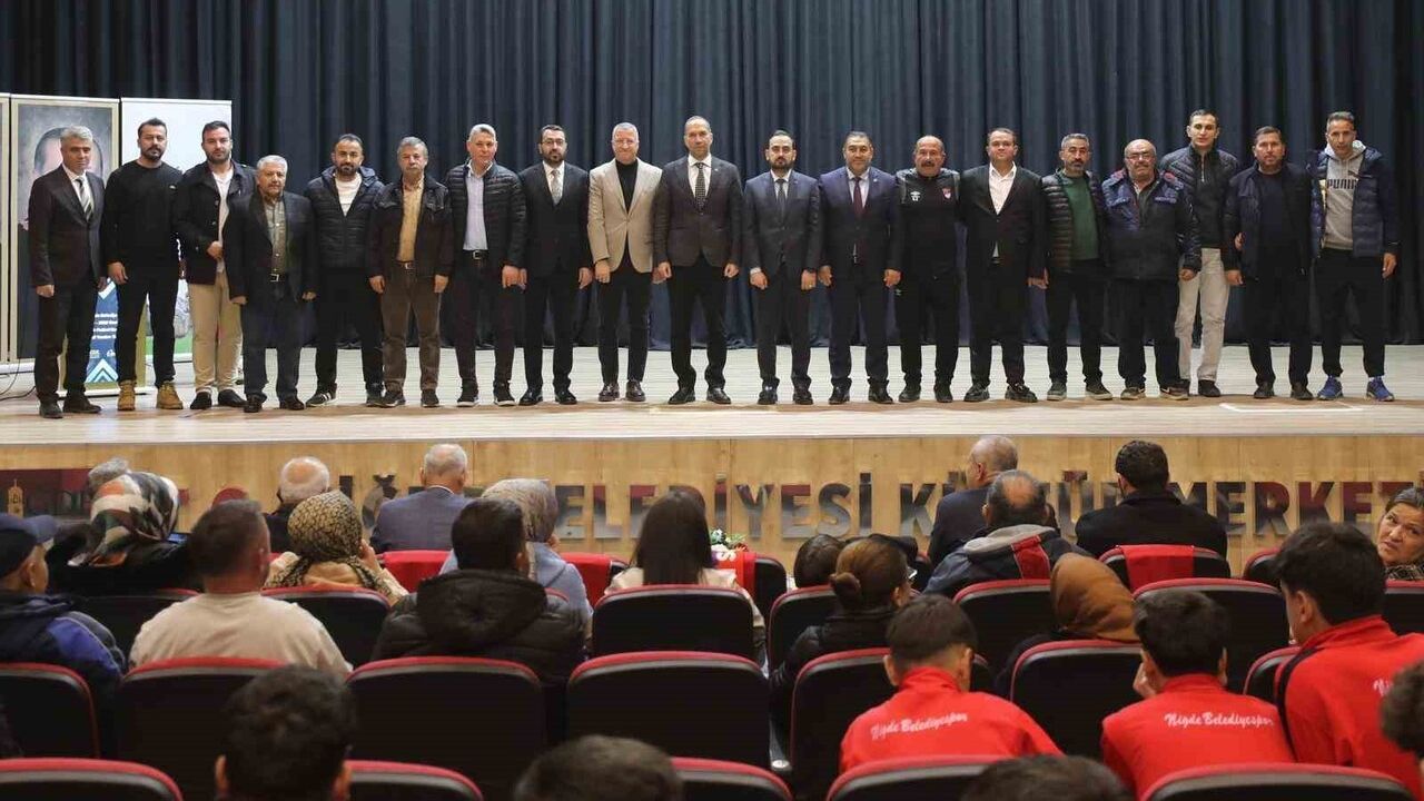 Niğde Belediyesi'nden Amatör Spor Kulüplerine Tarihi Destek