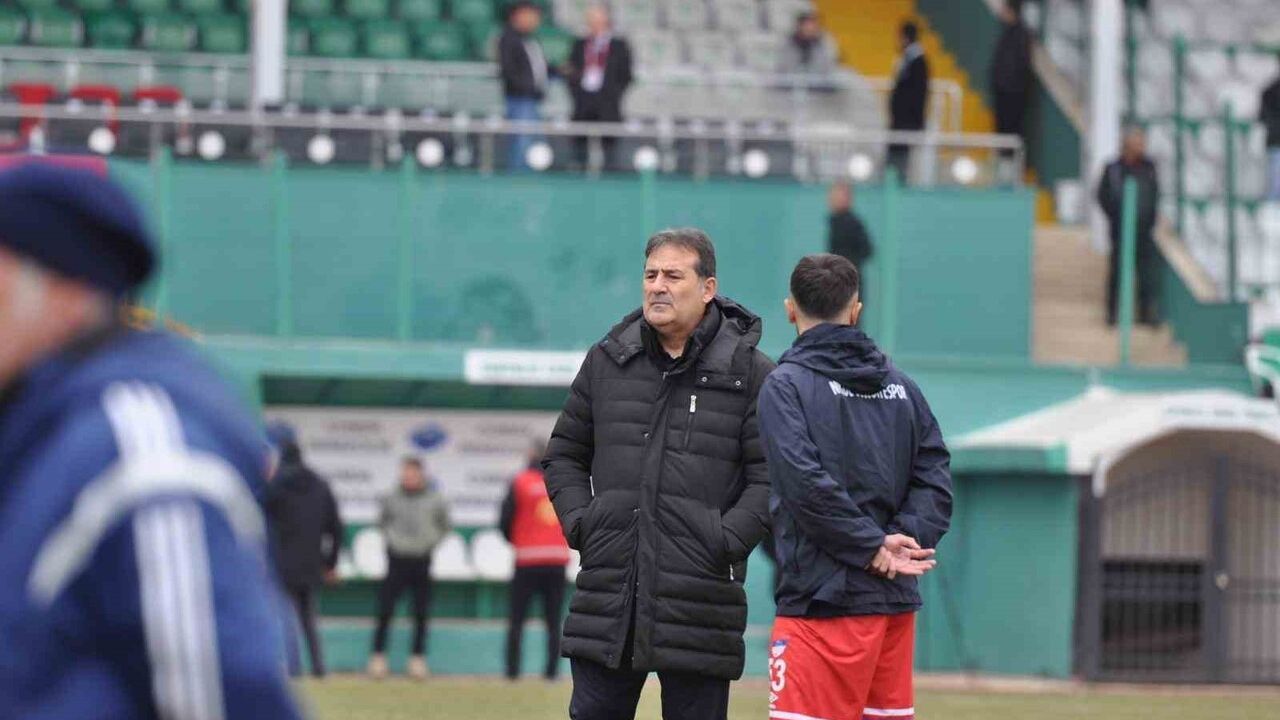 Niğde Belediyespor Teknik Direktörü Ahad Kömürlüoğlu ile Ayrıldı