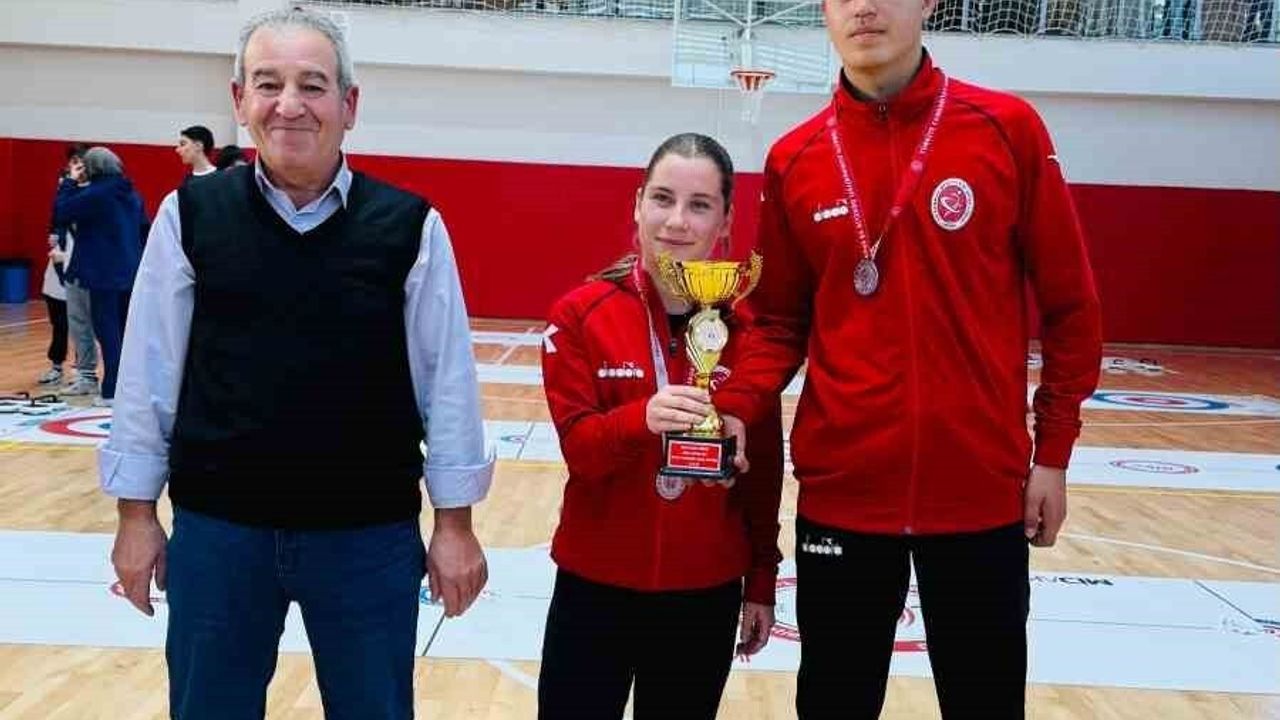 Niğde'de Floor Curling Müsabakaları İle Şampiyonlar Belirlendi