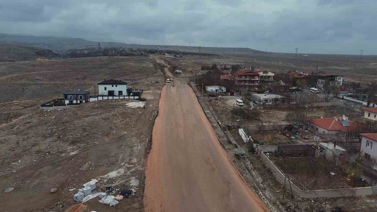Niğde’nin Yeşilburç Köyü Modern Yollara Kavuşuyor
