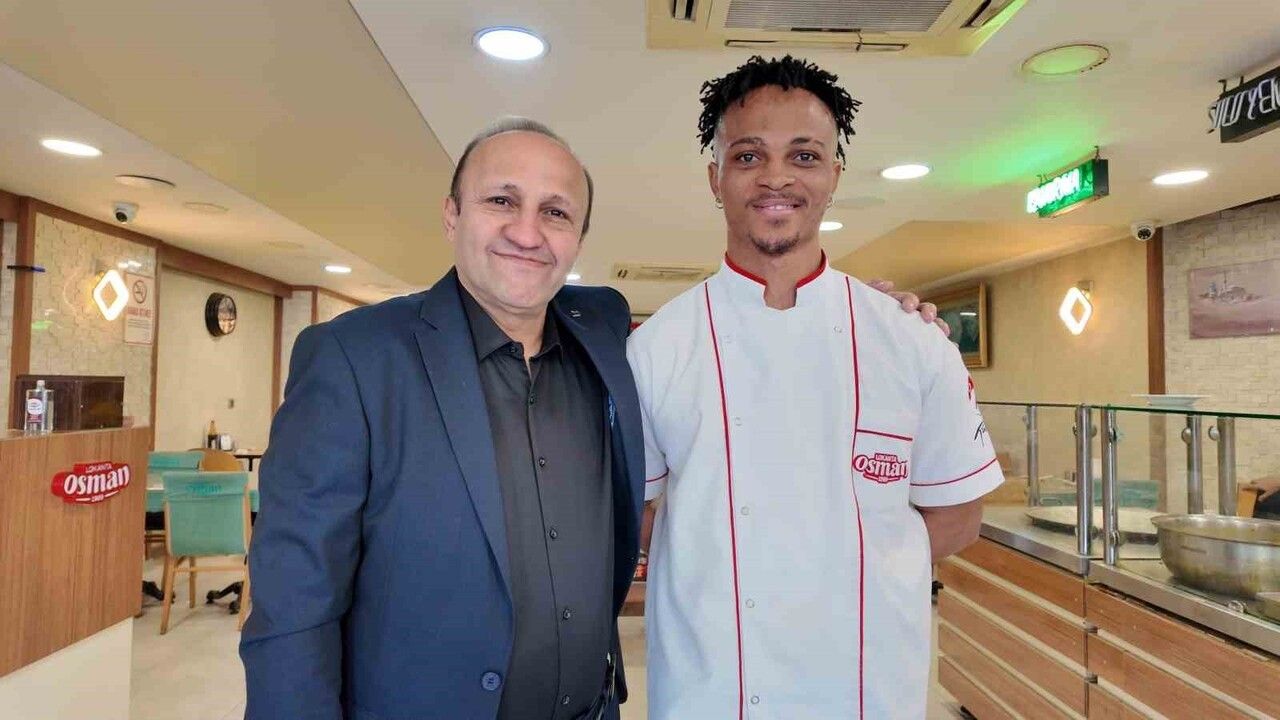 Nijeryalı Öğrenci Siirt’teki Lokantada Çalışıyor