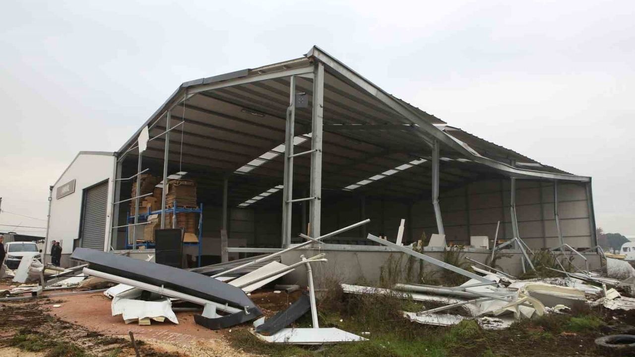 Nilüfer'de İki Kaçak Yapı Yıkıldı