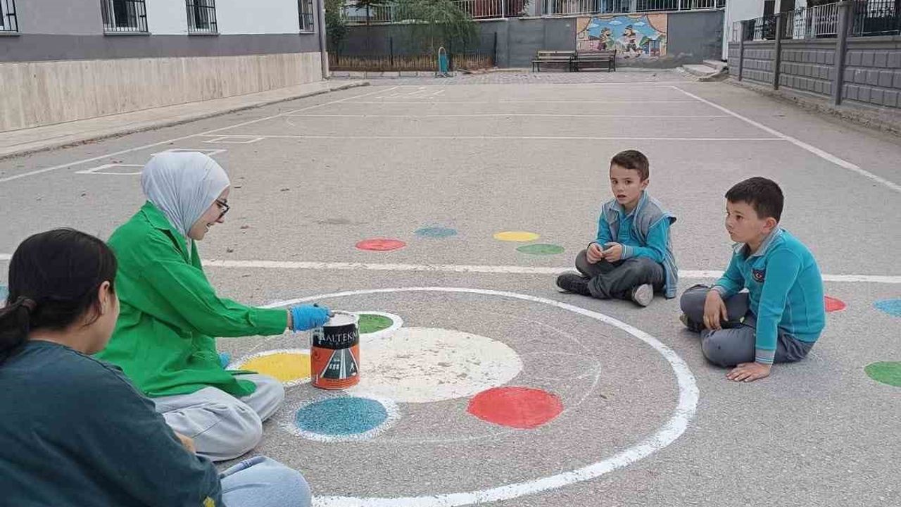 NÖHÜ Öğrencileri Selçuk İlkokulu'na Renk Katıyor