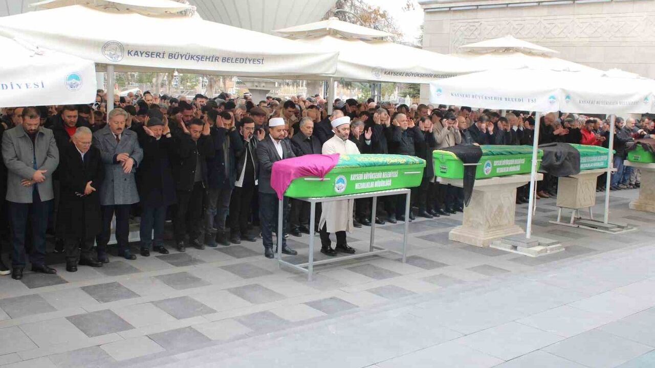 Nuray Tekinsoy'un Cenazesi Toprağa Verildi