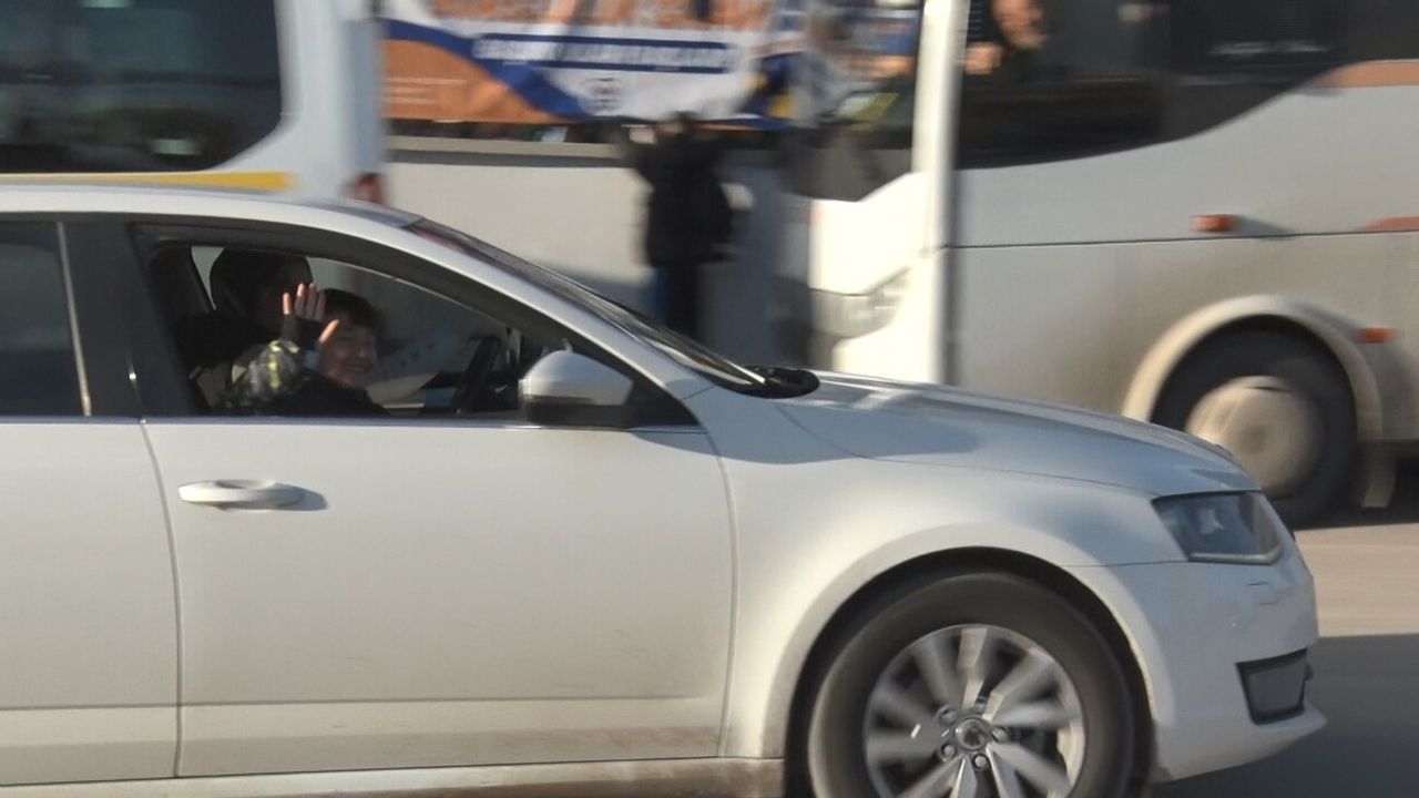 Öğrenciden Mansur Yavaş'a Yol Çağrısı