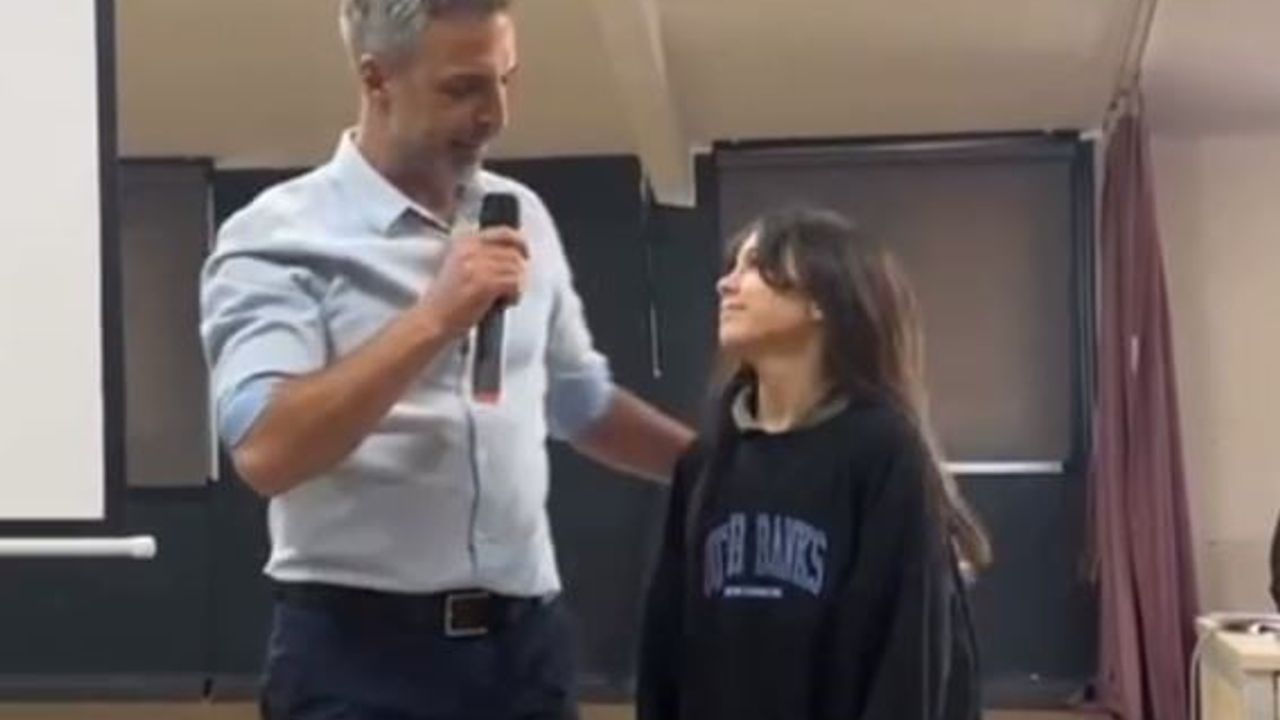 Öğrenciden Örnek Davranış: Kirli Korumak İçin Ayakkabısını Çıkardı