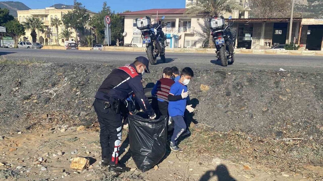 Öğrencilerden Sahil Temizliği Etkinliği