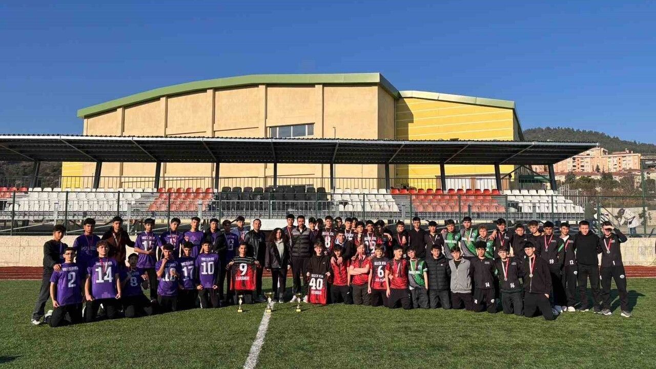 Okul Sporları Gençler Futbol Müsabakaları Şampiyonu Bilecik'ten
