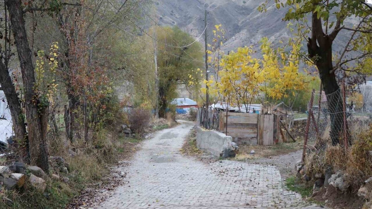 Oltu’da 115 Bin Metrekarelik Kilit Parke Taşı Çalışması Tamamlandı