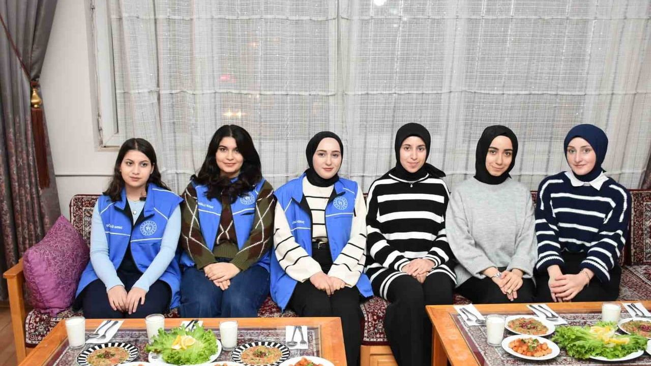 Oltu'da Gençler Yöresel Mutfakla Buluştu