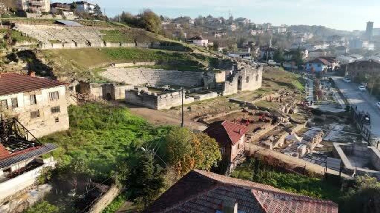 Osman Okyay ve Faruk Özlü'den Konuralp Antik Tiyatro'ya Ziyaret