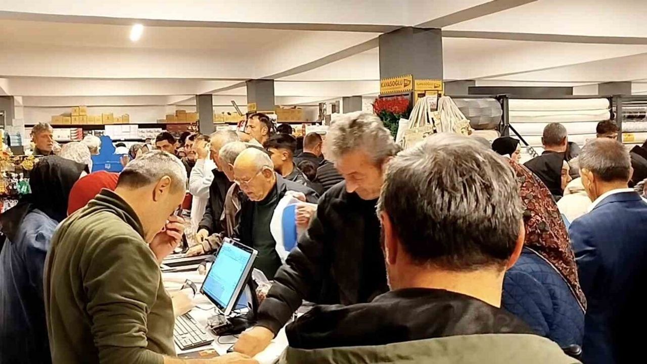 Osmancık'ta İndirimli Ürün Açılışı Büyük İlgiyi Üzerine Çekti