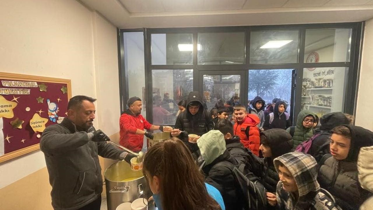 Osmaneli'de Öğrencilere Ücretsiz Çorba İkramı