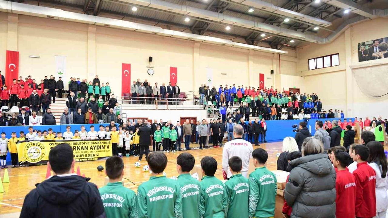 Osmangazi Belediyesi Amatör Spor Kulüplerine Malzeme Desteği Sağladı