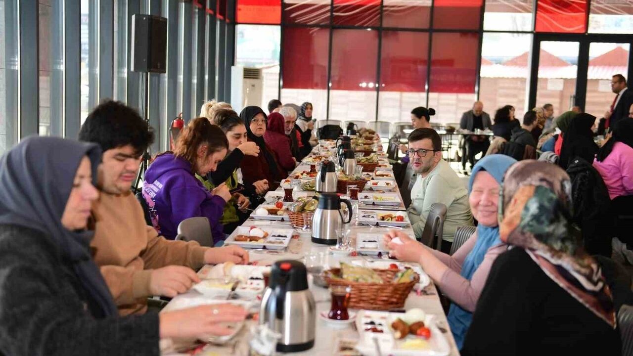 Osmangazi Belediyesi'nden Engellilere Özel Kahvaltı Etkinliği