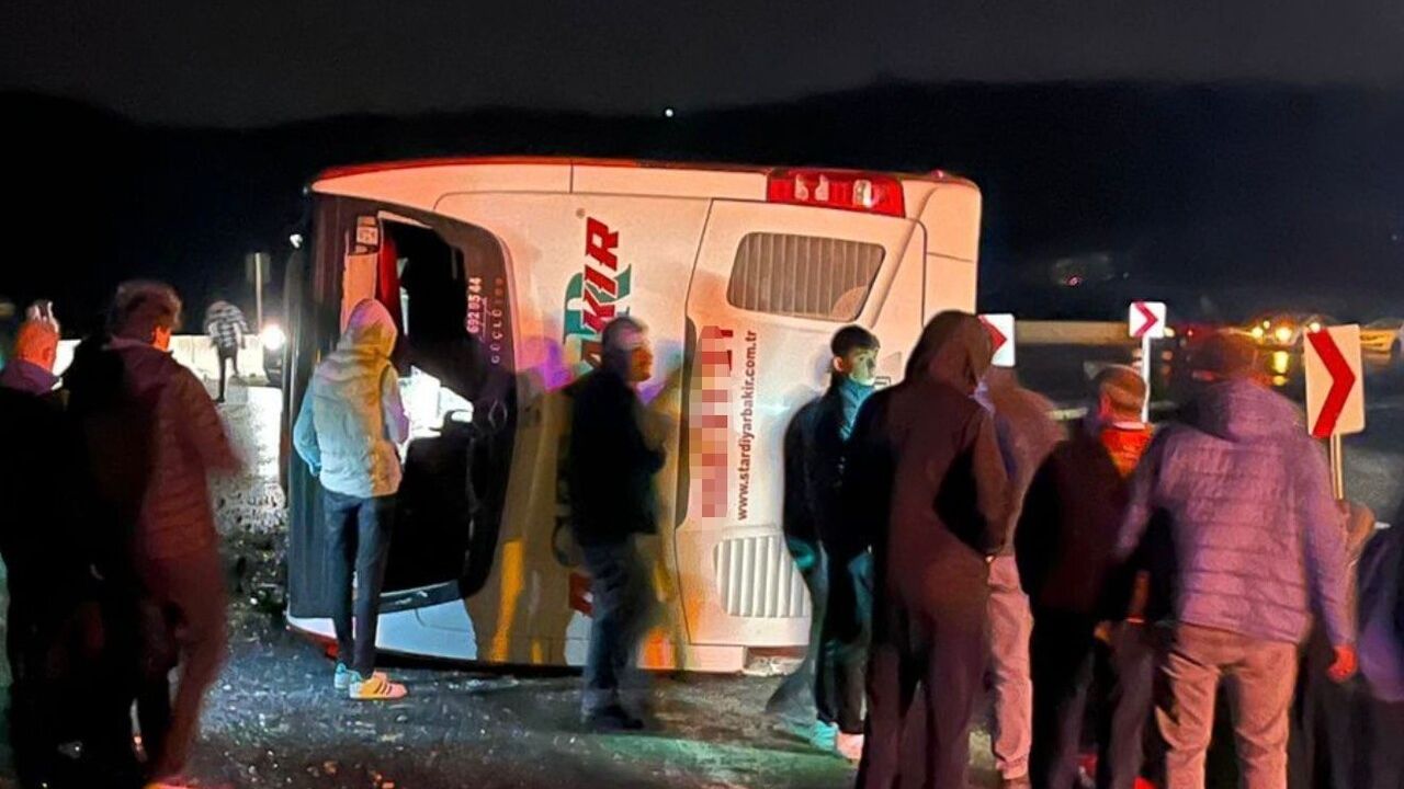 Osmaniye'de Yolcu Otobüsü Devrildi, 3 Yaralı
