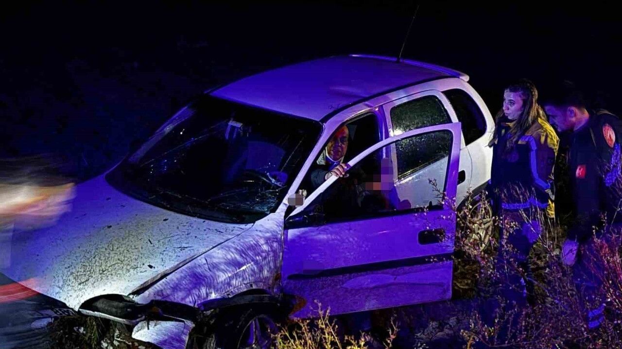 Otomobil Tarla İçine Uçtu, Yaralıya Acil Müdahale