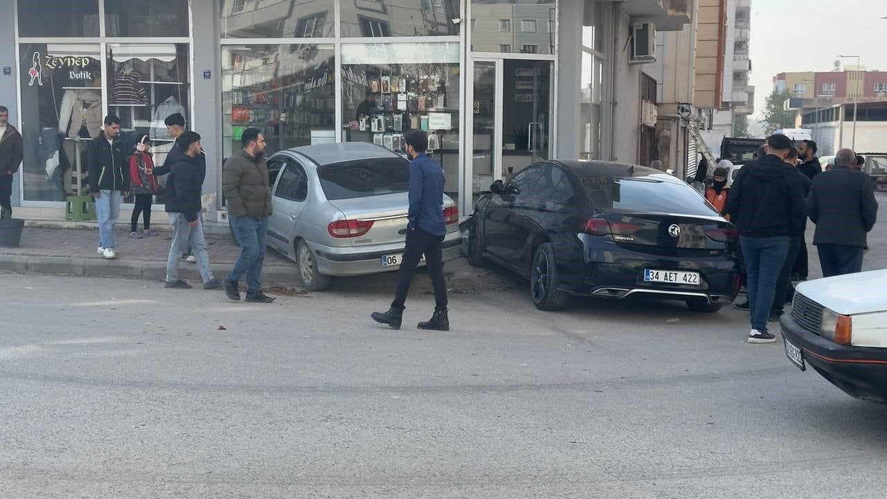 Otomobillerin Kontrolsüz Hali, Merdiven Basamaklarıyla Durdu