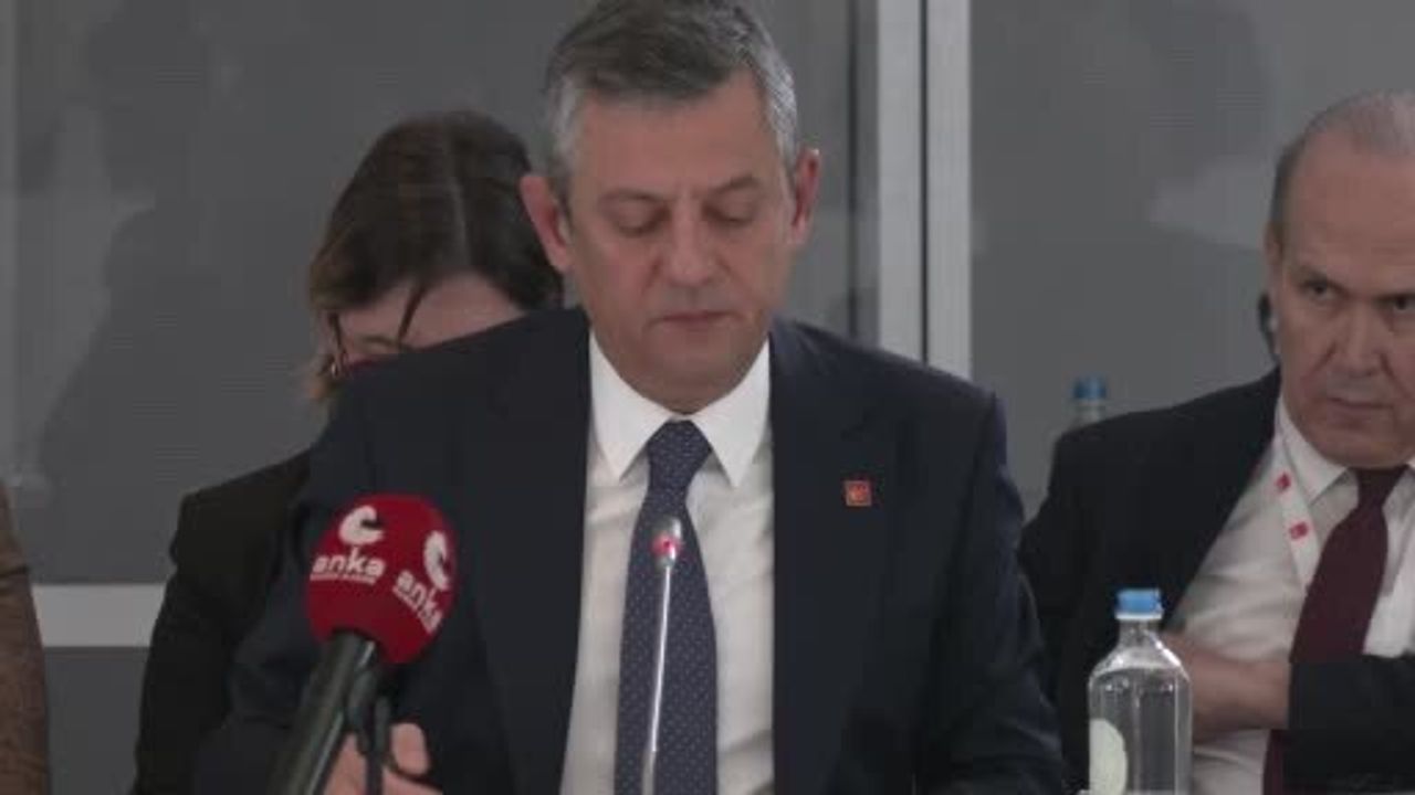 Özgür Özel'den İngiltere'ye Eleştiri: İşçi Partisi'nin Dayanışması Kabul Edilemez