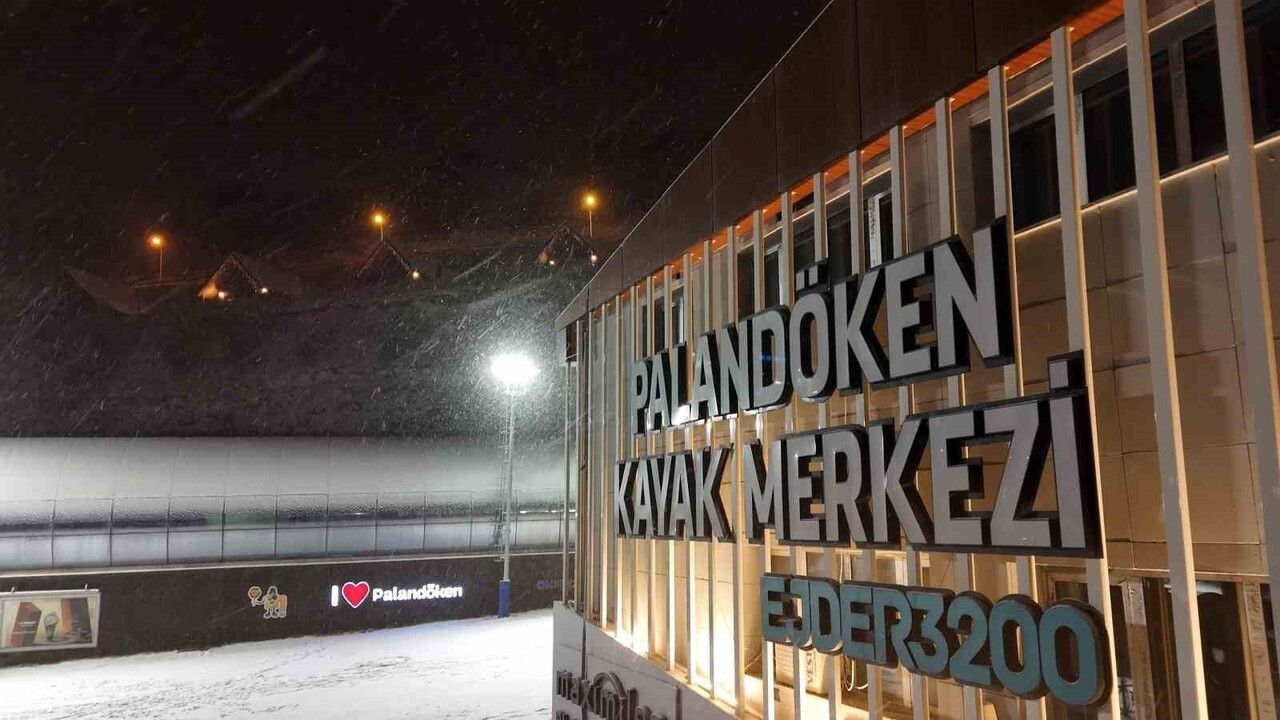 Palandöken Kayak Merkezi Karla Kaplandı