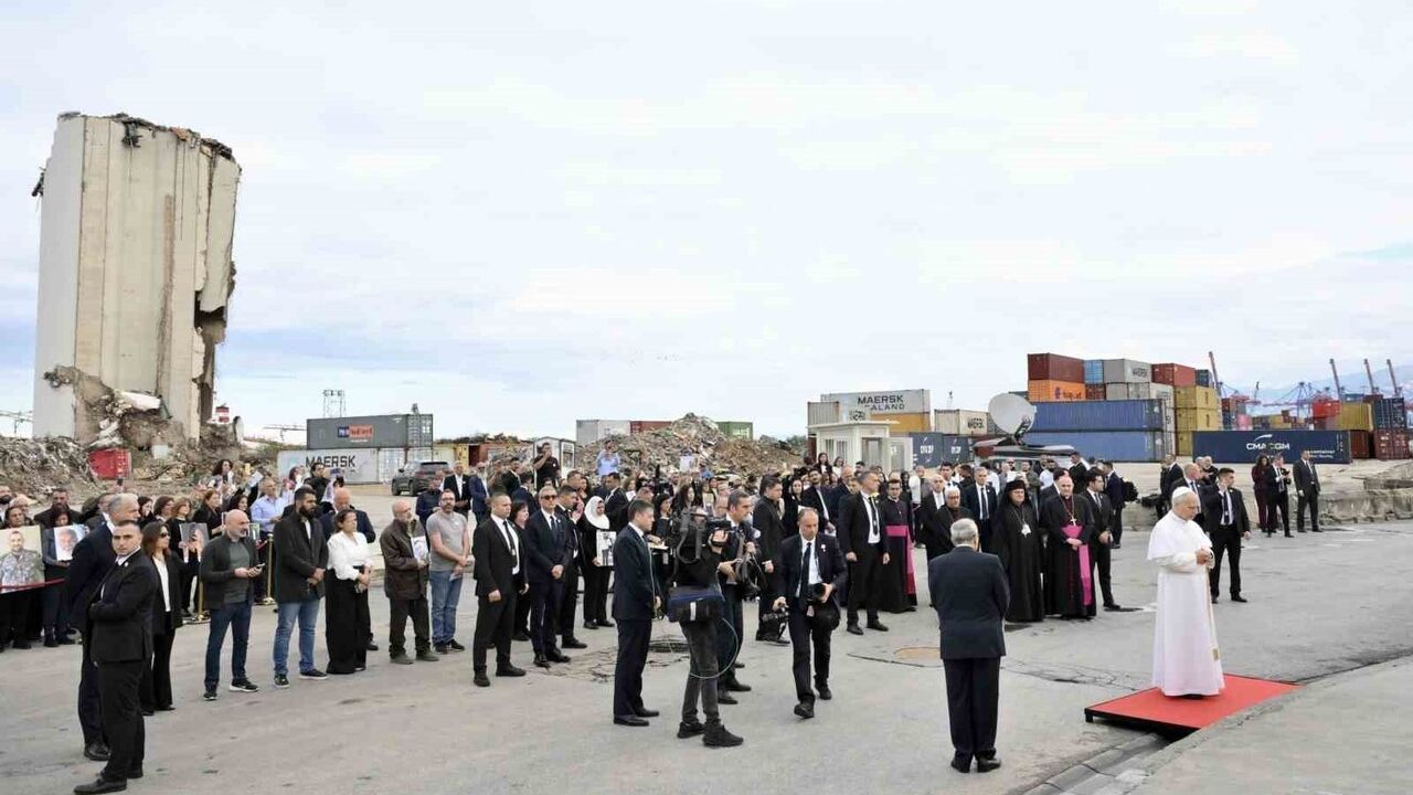 Papa 14. Leo Beyrut'ta Barış İçin Dua Etti