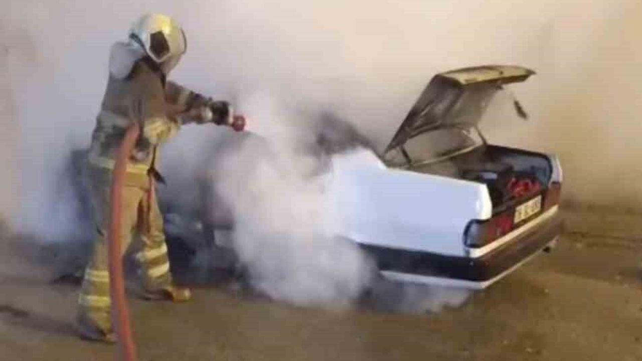 Park Halindeki Araç Alevlere Teslim Oldu