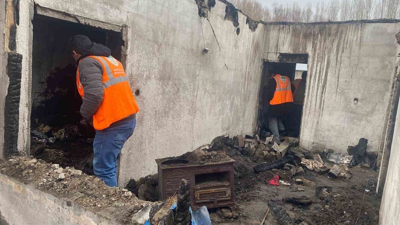 Patnos İyilik Elçileri Derneği'nden Yangın Mağduru Aileye Destek