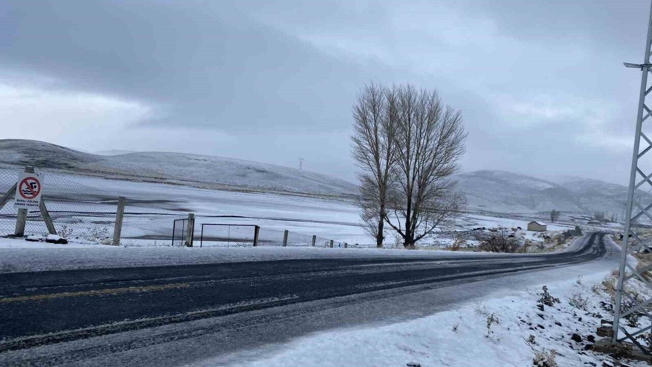 Patnos'ta İlk Kış Karı Yağdı