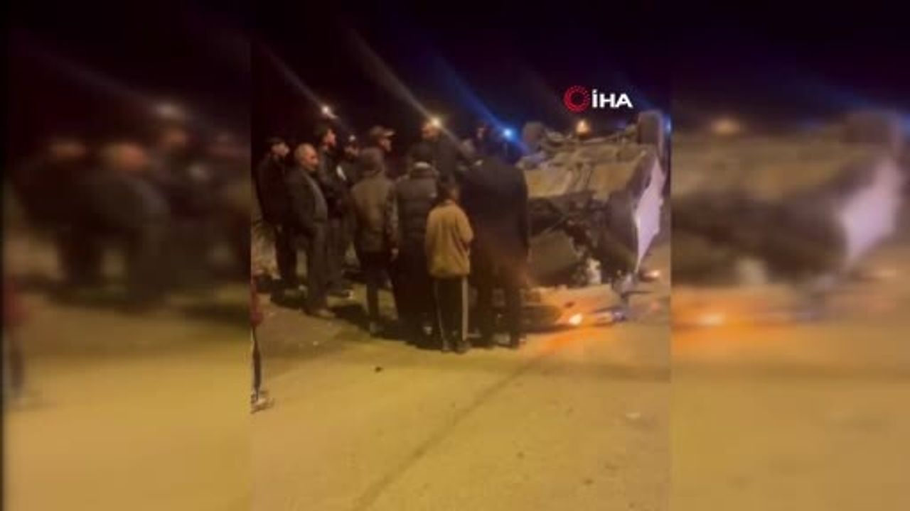 Patnos'ta Trafik Kazası: Kaldırıma Çarpan Araç Takla Attı