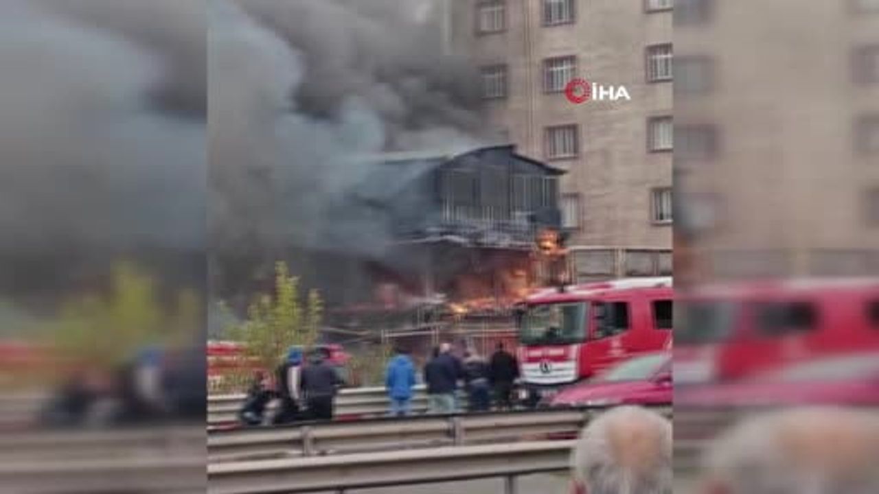 Pendik Kaynarca’da Araç Yangını Binalara Sıçradı